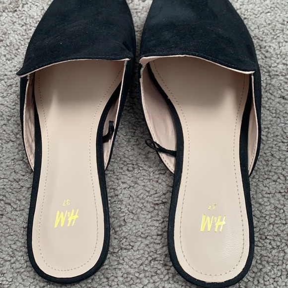 4/25! H&M black flat slide on mules! - Picture 4 of 7